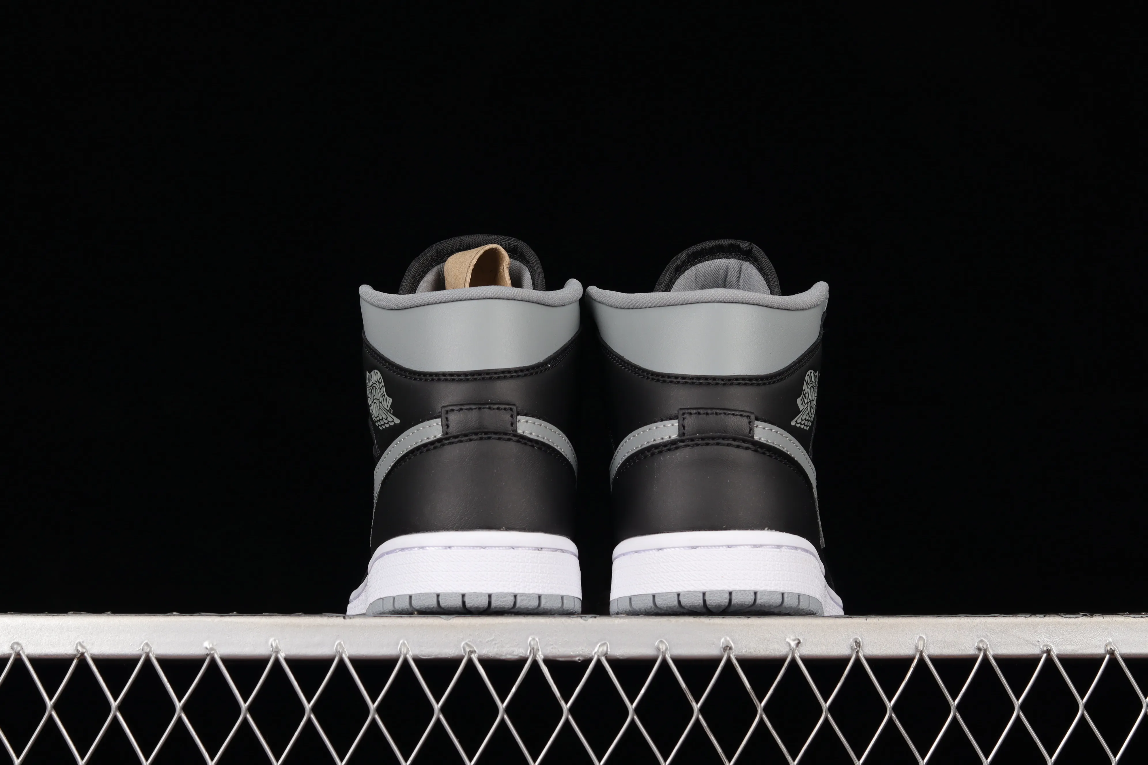 All categories Air Jordan Jordan series basketball shoes Air Jordan 1 Mid G version pure original Air Jordan 1 Mid SE AJ1 Joe 1 small shadow gray mid-top retro basketball shoes BQ6472-007